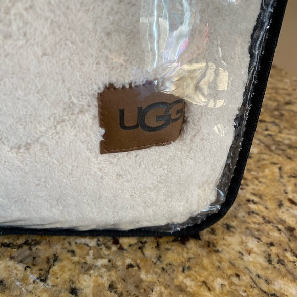 LAST ONE! UGG® Monroe Chenille Throw BlanketBirch - Picture 3 of 6